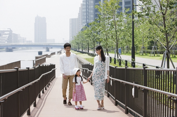 While Canal Walk (on site) and sea breeze of the promenade (adjacent) blowing in the refreshing river wind, Walk the dog or walking, Jogging you can enjoy. Since there is no traffic of motor vehicles, You can walk in peace