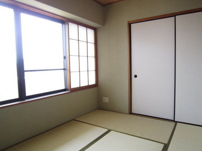 Living and room. Japanese-style room 6 quires