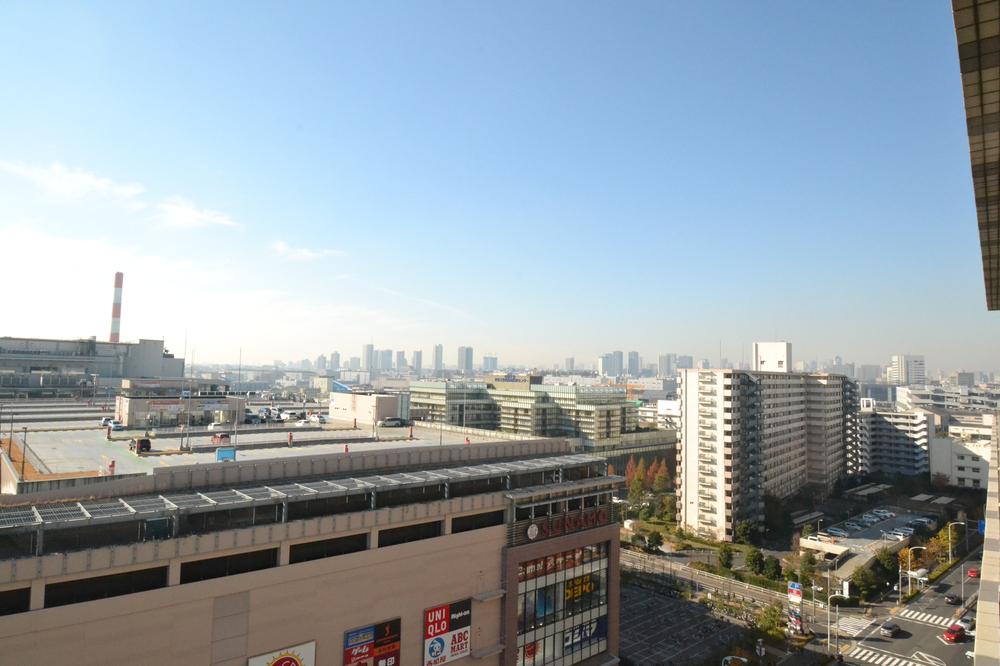 View photos from the dwelling unit. View from the site (December 2013) Shooting