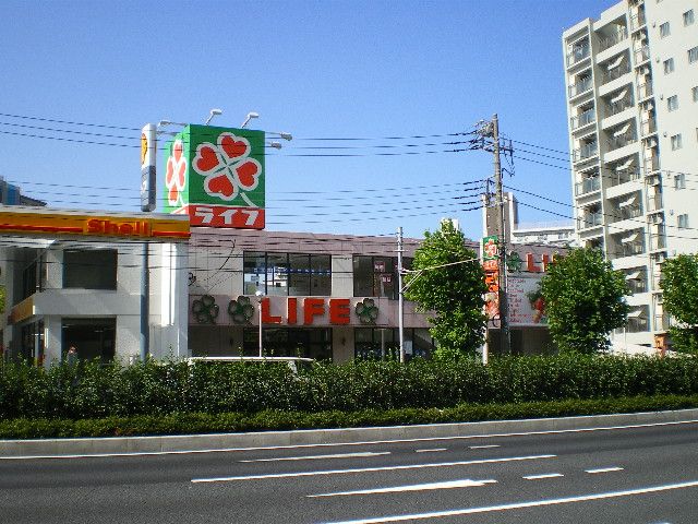 Shopping centre. 360m until LIFE (shopping center)