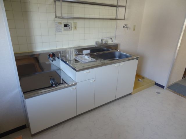 Kitchen. Gas stove installation Allowed