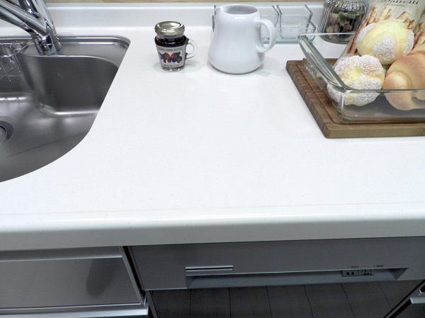 Kitchen.  [Artificial marble countertops] Grade up a counter top that was the artificial marble of the calm atmosphere and the material is kitchen. Care is is easy to.