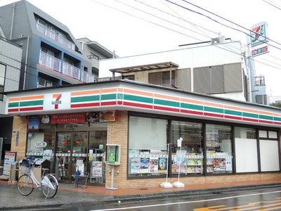 Convenience store. 210m to Seven-Eleven (convenience store)