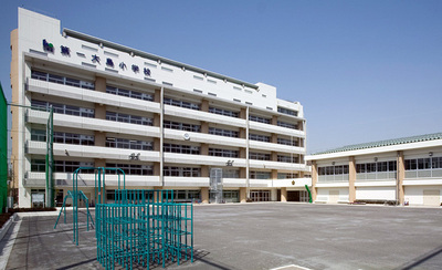 Primary school. 378m to Koto Ward first Oshima Elementary School (elementary school)