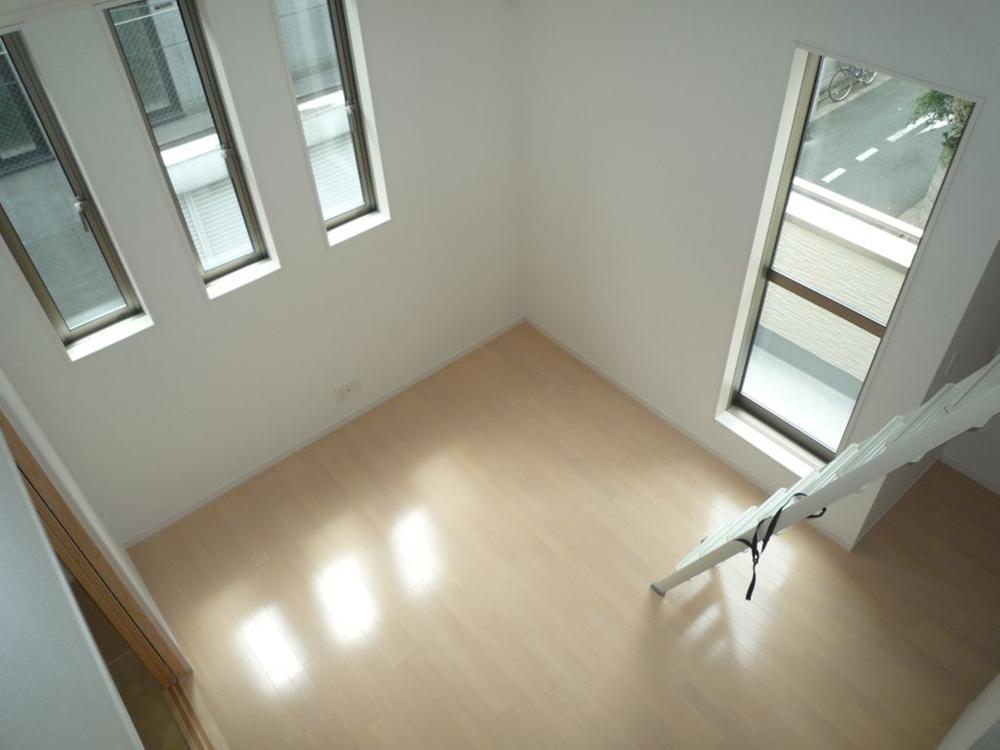 Same specifications photos (living). Atrium image