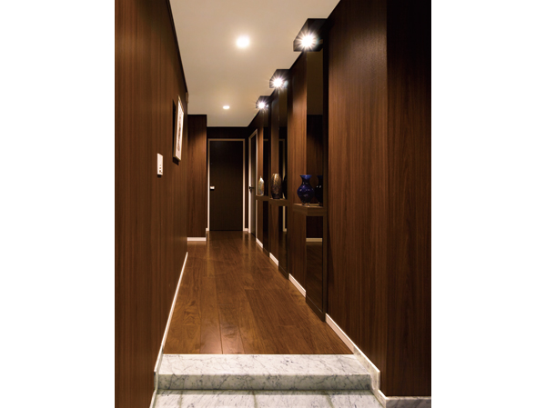 Interior.  [Entrance] Adopt the texture rich veneer (overlooking the hallway from the entrance).