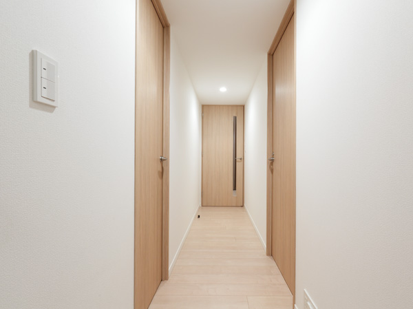 Interior.  [Corridor width of about 900mm] Ensure about 900mm (except for some) corridor width of the dwelling unit in the effective dimension. It is width of standard care for the wheelchair can pass smoothly. Also, To indoor lighting switch of, Even your elderly was adopted easy to operate wide switch.