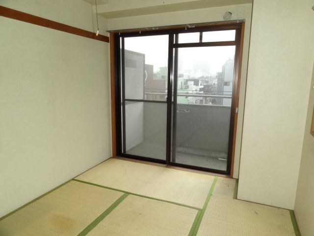 Living and room. Japanese-style room 6 quires.