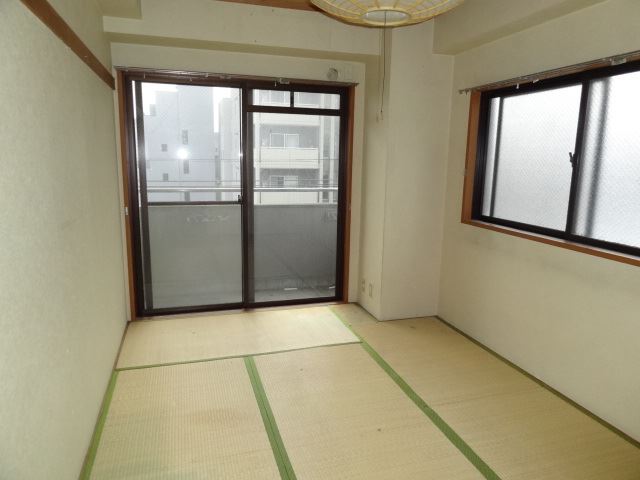 Living and room. Japanese-style room 6 quires.