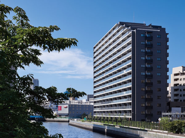 Buildings and facilities. Large-scale residences of the ground 15-story was Haito all 144 House on the canal-facing. Along with the openness of the canal view, Soon merit building is situated less sense of security before. In fact, of the room, Comfort of the water you can experience. (appearance / August 2013 shooting)