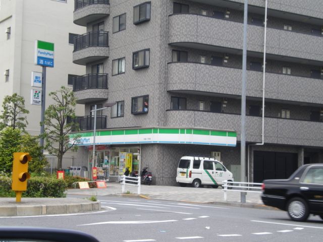 Convenience store. Family Mart (convenience store) up to 100m