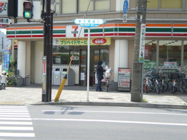 Convenience store. 340m to Seven-Eleven (convenience store)