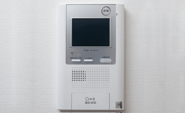 Security.  [Intercom with color monitor (with recording function)] Check the video and audio in the entrance. You can also check the visitors again with further entrance. (Same specifications)
