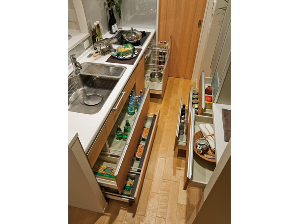 Kitchen.  [slide ・ Open door combination storage] Seasonings and food because it set up a kitchen storage that can be effectively utilized in the cabinet as far as it will go, It can be plenty of storage to cooking equipment and a large pot, You can use functional, and clean.