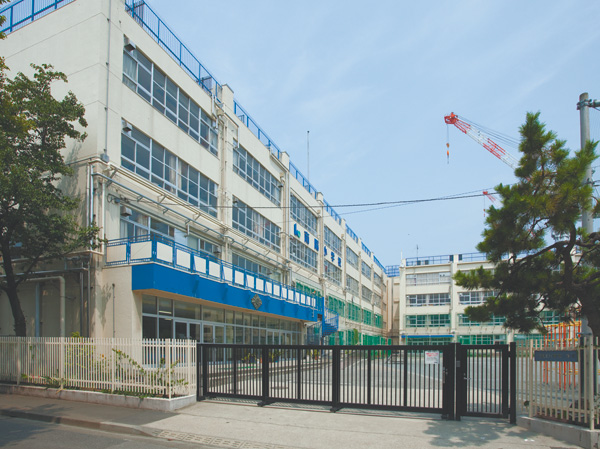 Surrounding environment. Nanyang Primary School (4-minute walk ・ About 320m)