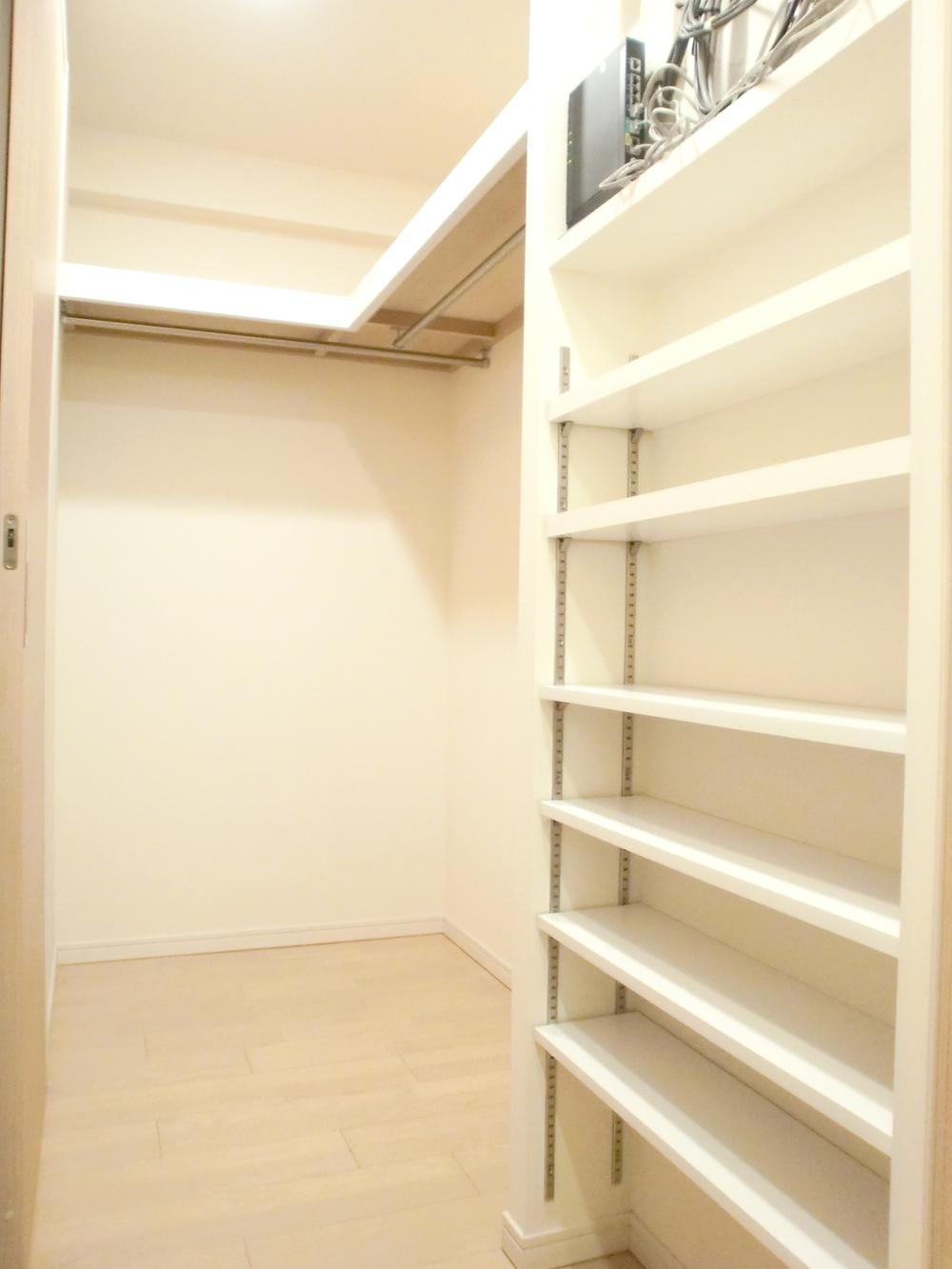 Receipt.  ■ Large multi-closet is excellent storage capacity.