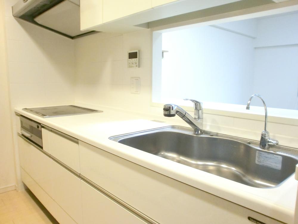 Kitchen.  ■ Design with the white tones ・ Convenient disposer ・ IH cooking heater