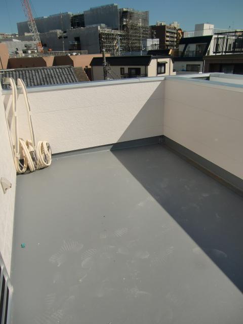 Balcony. Roof off balcony. Water, You can also use various I can use electricity.