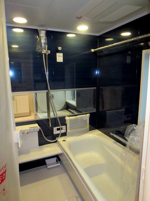 Same specifications photo (bathroom). Bathroom TV, Mist sauna, Bathroom Dryer, Mahobin bathtub, Water-saving shower, Cushion Floor Specifications