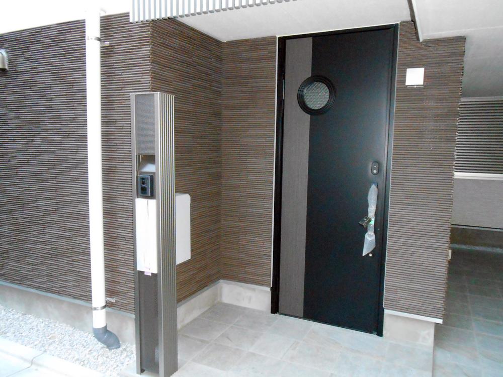 Entrance. It is the example of construction. Marble-style entrance, Entrance smart card key