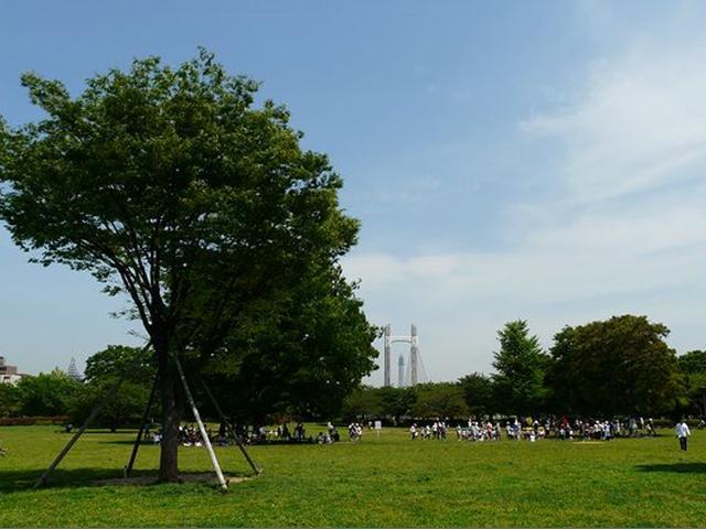 park. Large-scale park to represent the 800m Koto to Kiba Park. Crowded various events are held on weekends. The hotel is the Museum of Contemporary Art Tokyo.