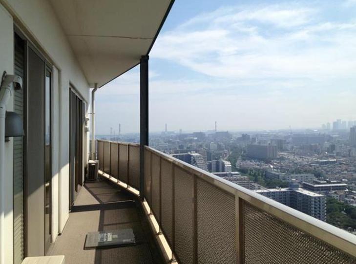 Balcony.  [balcony] Sky tree ・ Panoramic views of the Tokyo Gate Bridge. You can enjoy the downtown night scene.