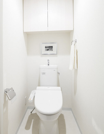 Bathing-wash room.  [Washlet toilet] Washlet toilet stylish design. Clean, safe and easy-to-use type. It was also provided convenient hanging cupboard for storage, such as toilet paper and accessories.