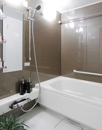 Bathing-wash room.  [Low-floor bathtub] To lower the height of the crossing to the bathtub, Is also easy-to-use specifications in the safer of the small children and the elderly.