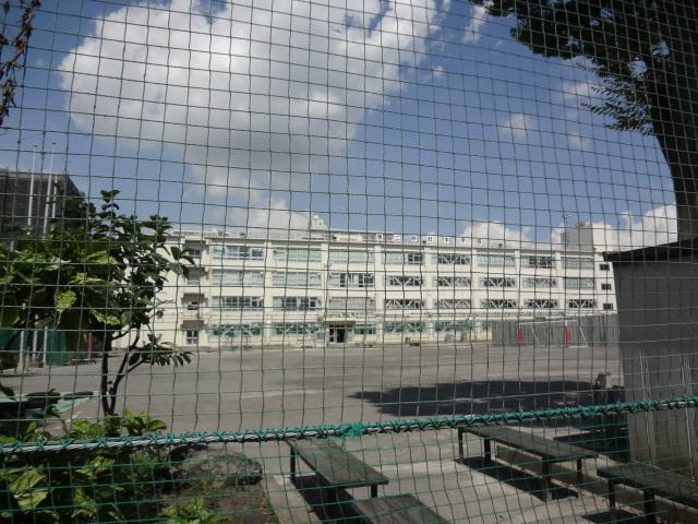 Junior high school. The second sand-cho, 1300m walk 17 minutes to the junior high school