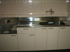 Kitchen. Widely and easy to use kitchen storage is also abundant