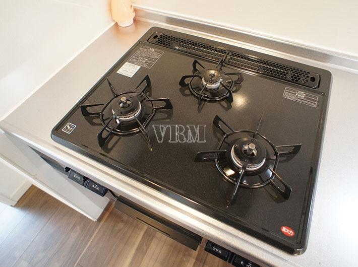 Kitchen. 3-neck gas stove