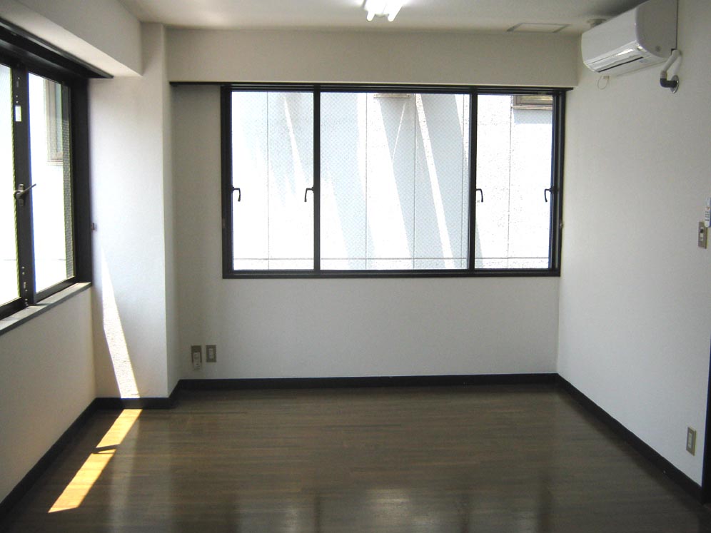 Living and room. Western-style (6 tatami mats)