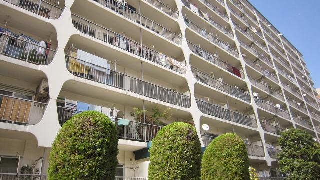 Local appearance photo. "Yamato Land and Building Co., Ltd. old condominium"