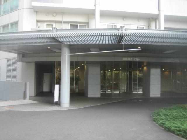 Entrance. Common areas