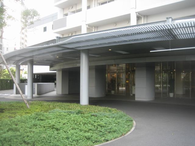 Entrance. Common areas