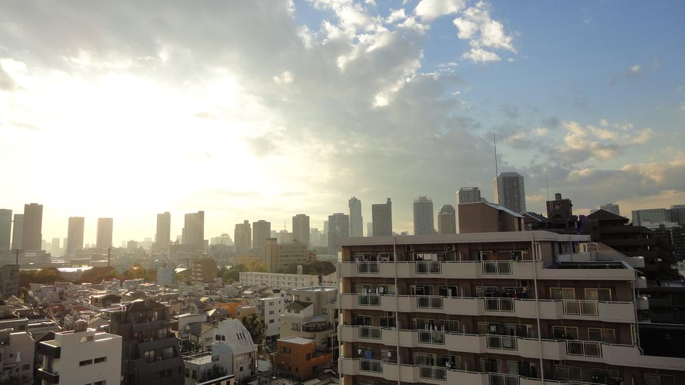 View photos from the dwelling unit. View from the site (November 2013) Shooting