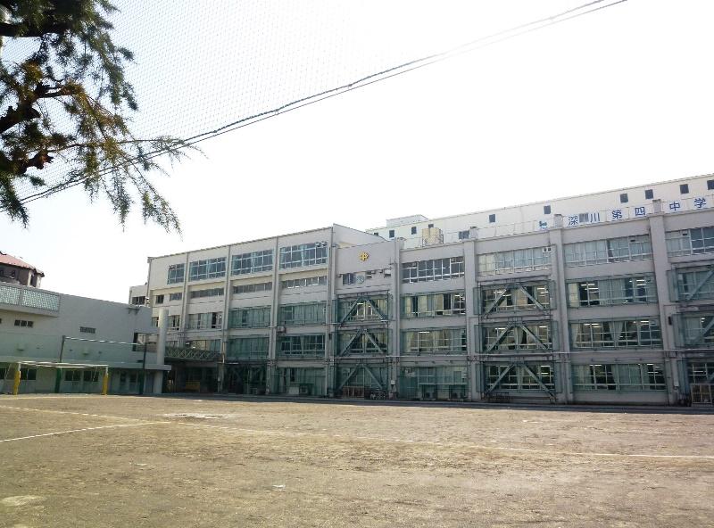 Junior high school. 420m to Shenzhen fourth junior high school