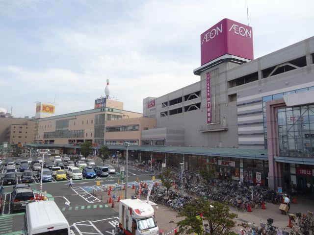 Shopping centre. 830m until ion (shopping center)