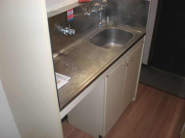 Kitchen. Gas stove can be installed