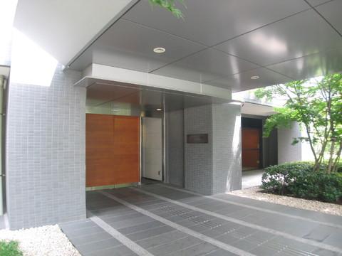 Entrance. Entrance (cleaning ・ Courier agency, Gift catalog introduction, Flower delivery, Taxi dispatch, Make the acceptance of the car hire, etc. There is a happy front service.