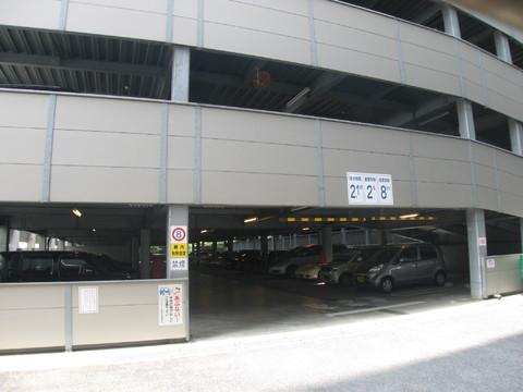Parking lot. And compared with the mechanical parking, Despite maintenance costs, Car out to be less time consuming on-site self-propelled parking (there is more than one of the free. Monthly fee of 20,000 yen to 30,000 yen, 2013 December)