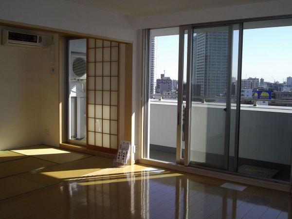 Living. Good per yang LD room and a Japanese-style room (sash height about 225cm)