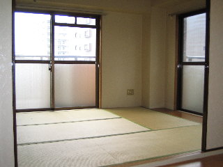 Living and room. It is a corner room