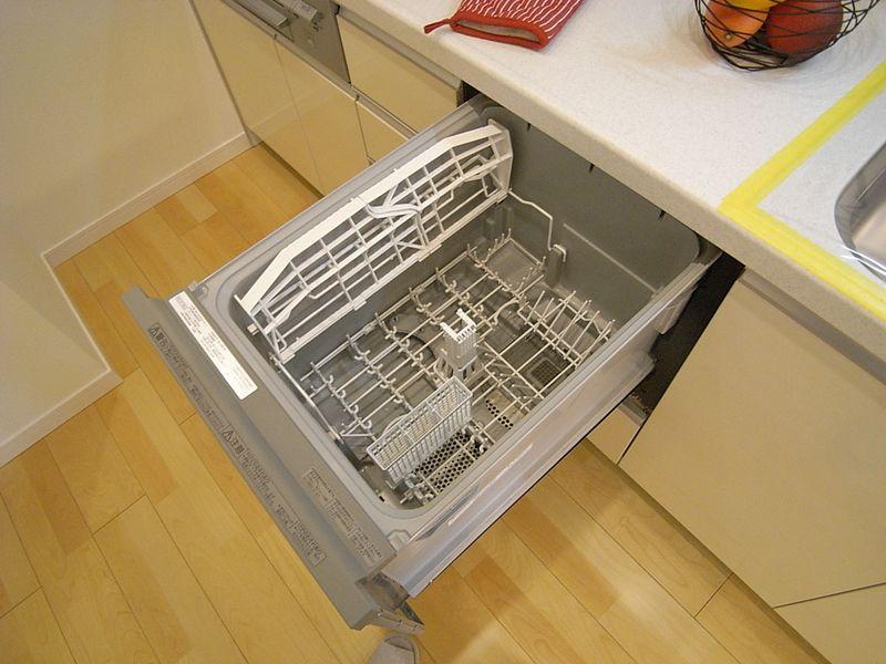 Kitchen. Convenient dishwasher