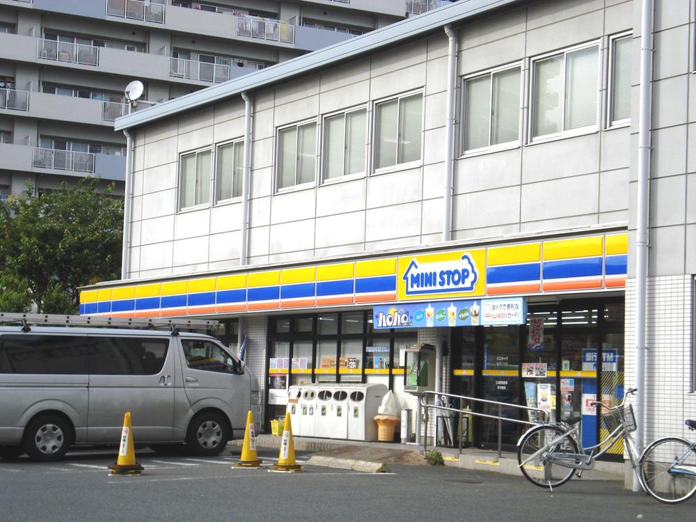 Other. MINISTOP is there is convenient to the distance of a 1-minute walk (about 10m).