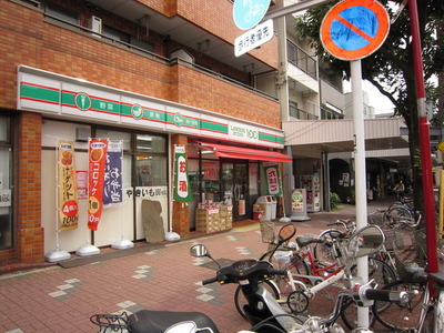 Convenience store. 60m to 100 yen Lawson (convenience store)
