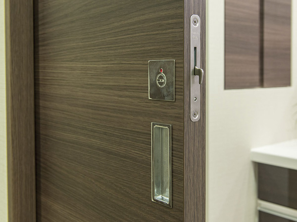 Bathing-wash room.  [Sliding door lock] The entrance of the wash room, Adopt a sliding door with a lock. Since the dead space is not born, You can use to enable the space to every corner.