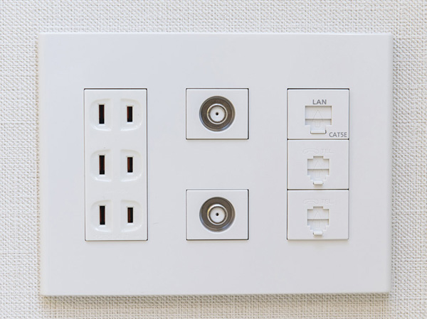 Other.  [Multi-media outlet] Power outlets, phone ・ A multi-media outlet in which the TV outlets collectively, Installed in each room. (Same specifications)