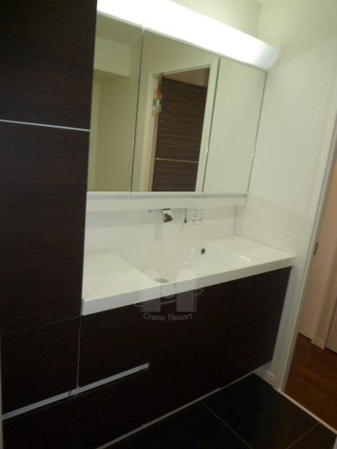 Wash basin, toilet. Washbasin wide size with a grade feeling. Also with side cabinet, Enhancement also storage capacity.