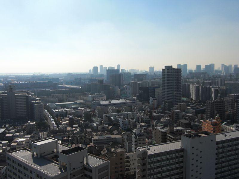 Balcony. The top floor per favorable view. You can enjoy wonderful views of the city.